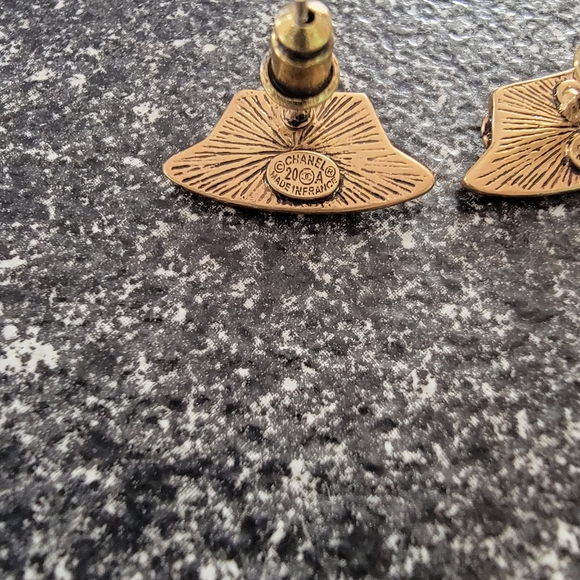 Chanel Vintage Goldtone Gold Earrings Black Enamel & Glass Pearls - Picture 9 of 15